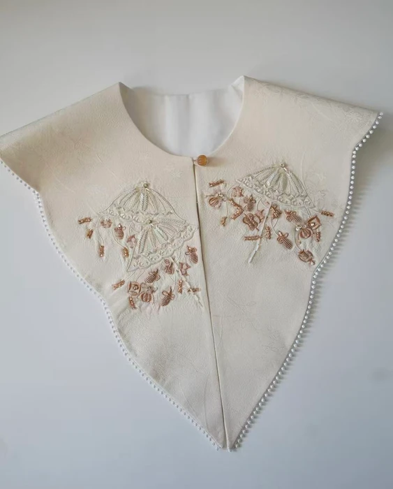 Ivory Parasol Motif Yunjian — Front view
