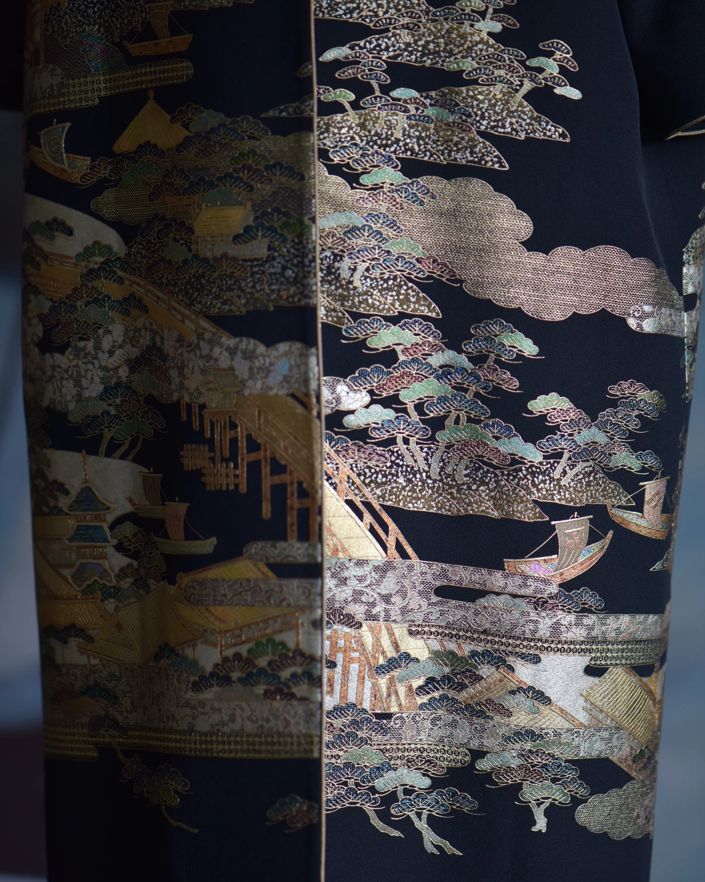 Landscape Motif Long Artwear — Detail